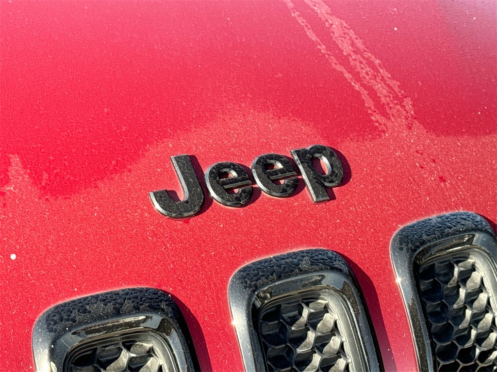 2016 Jeep Cherokee Sport 14