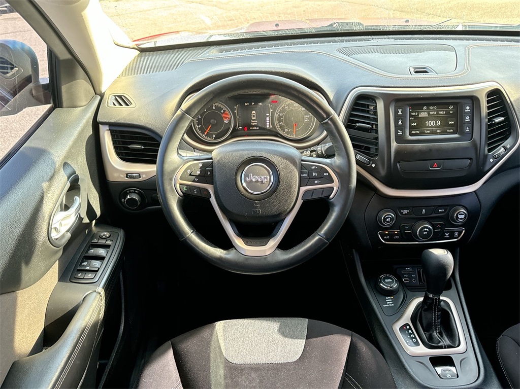 2016 Jeep Cherokee Sport 17