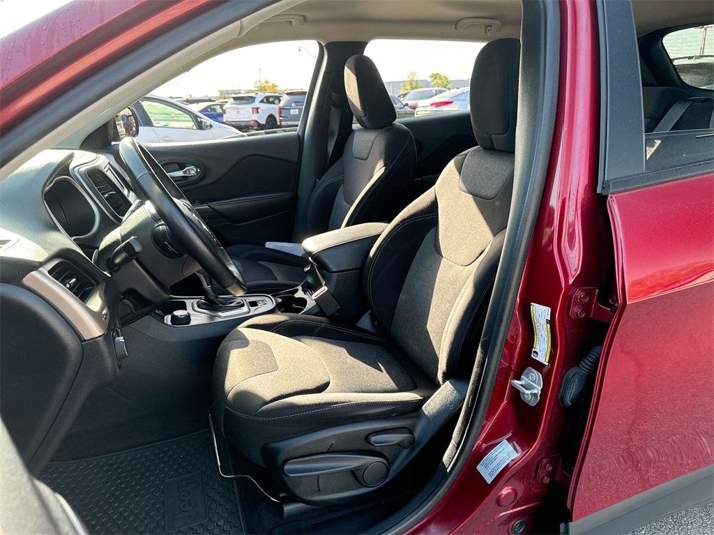 2016 Jeep Cherokee Sport 18