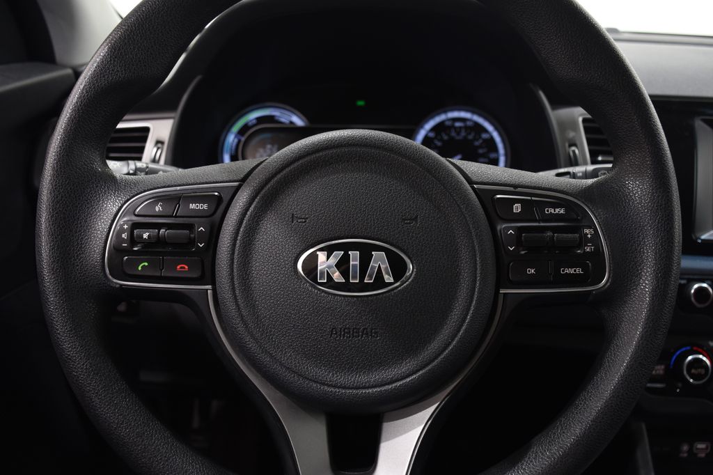 2017 Kia Niro LX 10