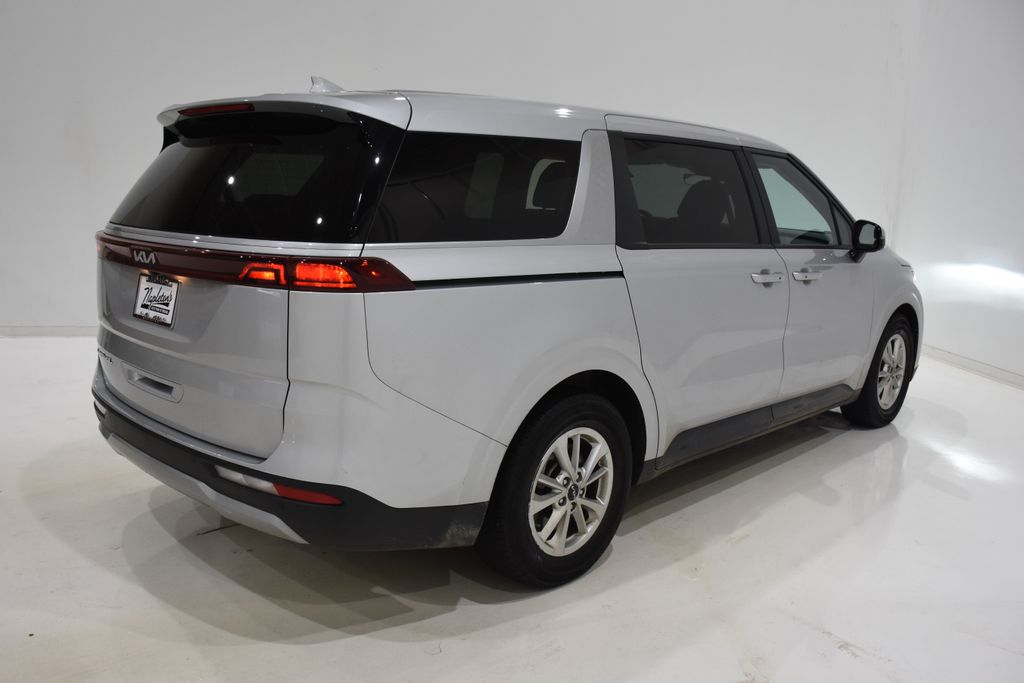 2022 Kia Carnival LXS 4