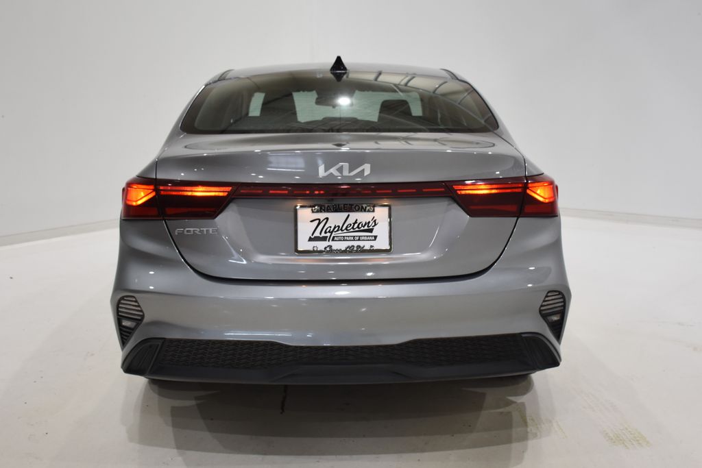 2022 Kia Forte LXS 5