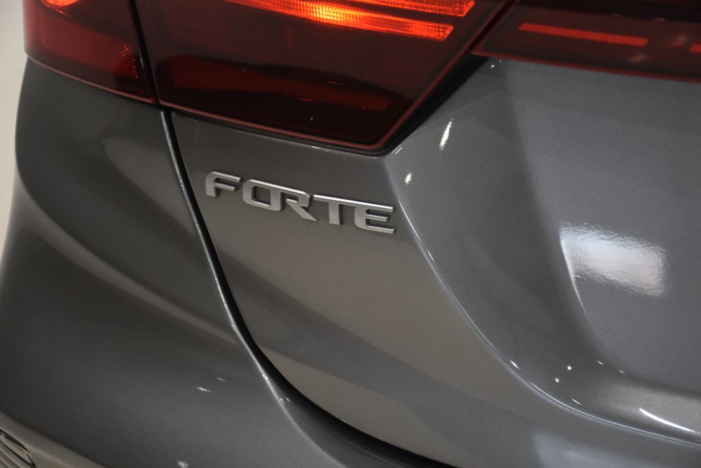 2022 Kia Forte LXS 25