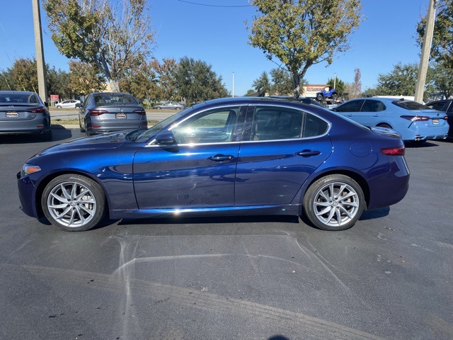 2017 Alfa Romeo Giulia Base 4