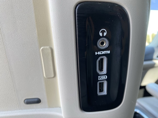 2017 Chrysler Pacifica Limited 33