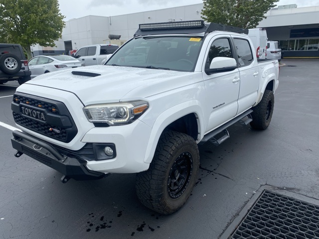 2017 Toyota Tacoma TRD Sport 3