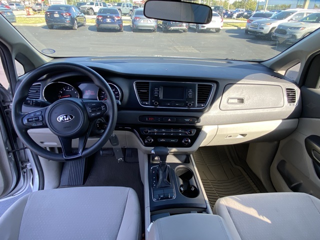 2018 Kia Sedona LX 15