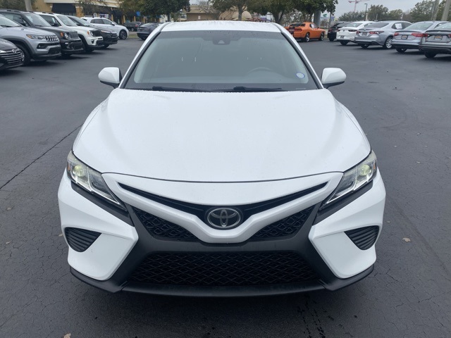 2018 Toyota Camry SE 2