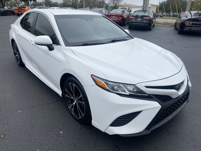 2018 Toyota Camry SE 3