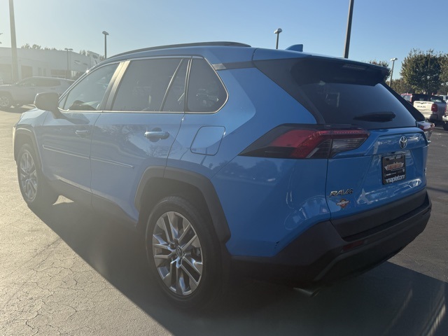 2019 Toyota RAV4 XLE Premium 5