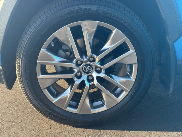 2019 Toyota RAV4 XLE Premium 9