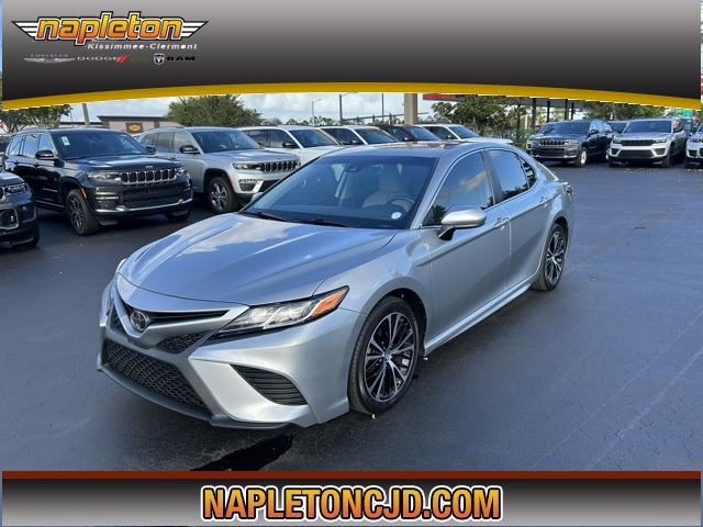 2019 Toyota Camry SE 1