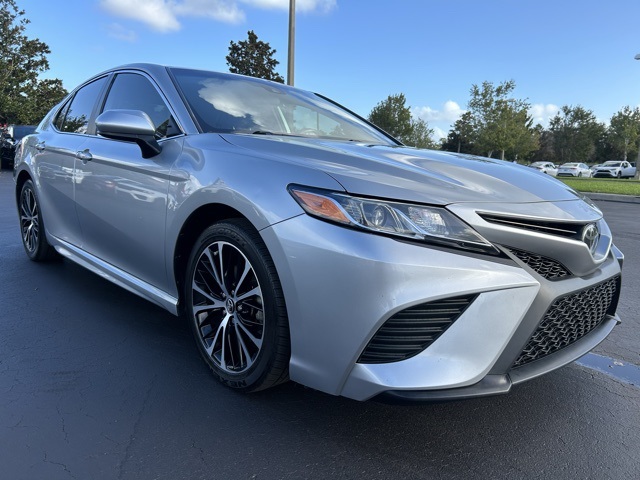 2019 Toyota Camry SE 3