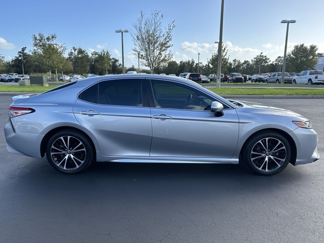 2019 Toyota Camry SE 4