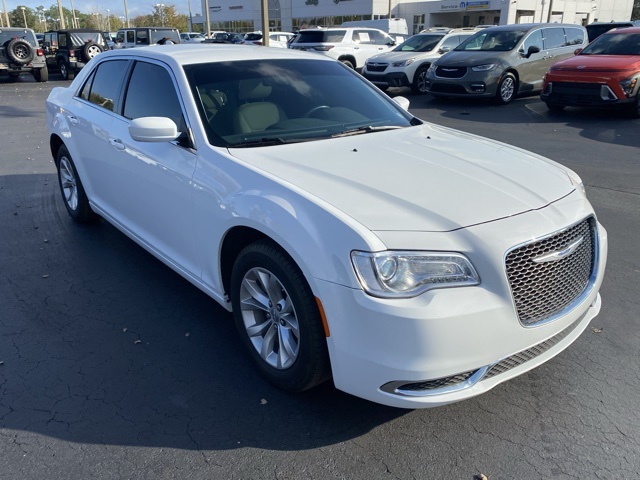 2022 Chrysler 300 Touring 3