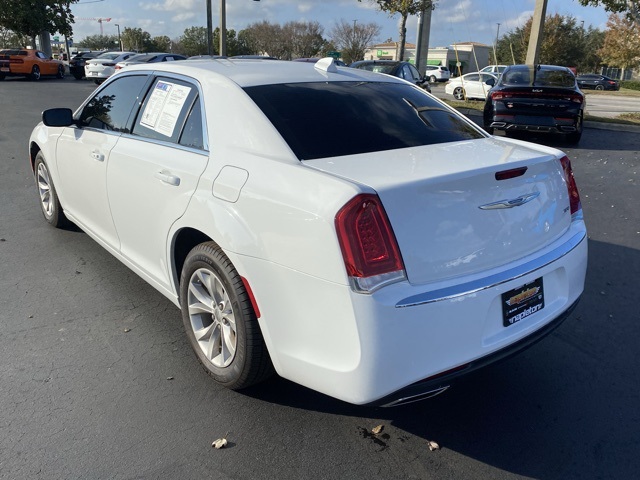 2022 Chrysler 300 Touring 5