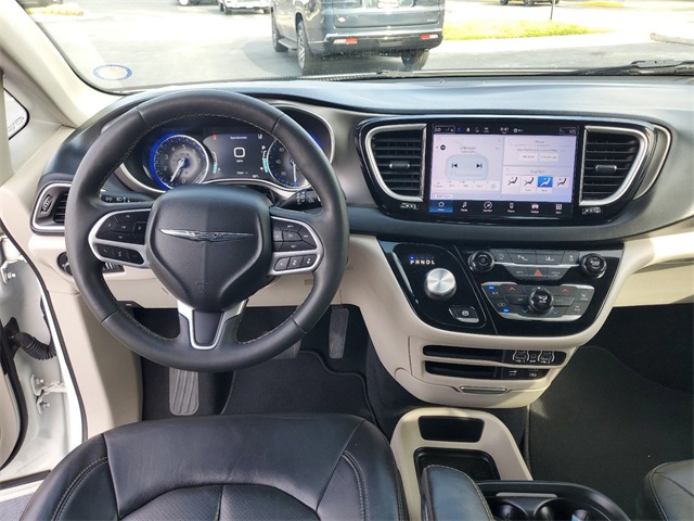 2022 Chrysler Pacifica Touring L 12