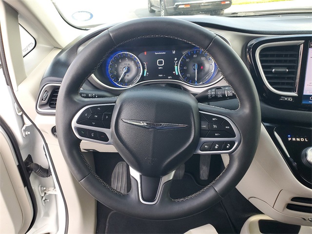 2022 Chrysler Pacifica Touring L 13