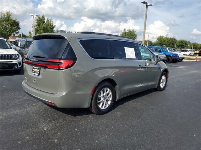 2022 Chrysler Pacifica Touring L 6