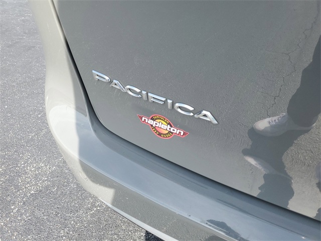 2022 Chrysler Pacifica Touring L 8