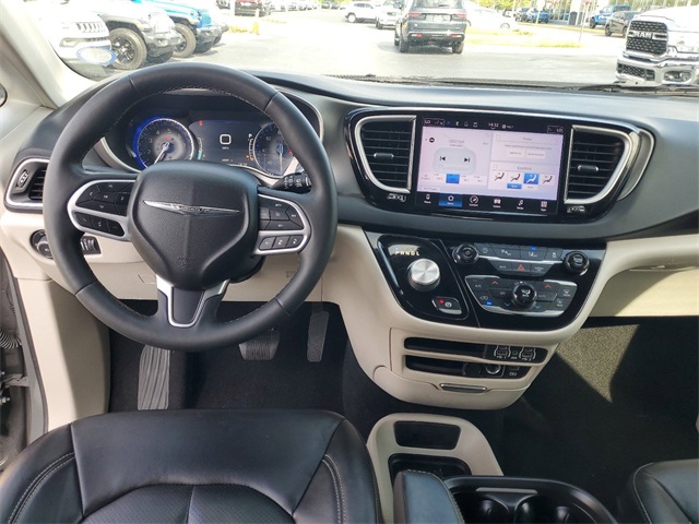 2022 Chrysler Pacifica Touring L 11