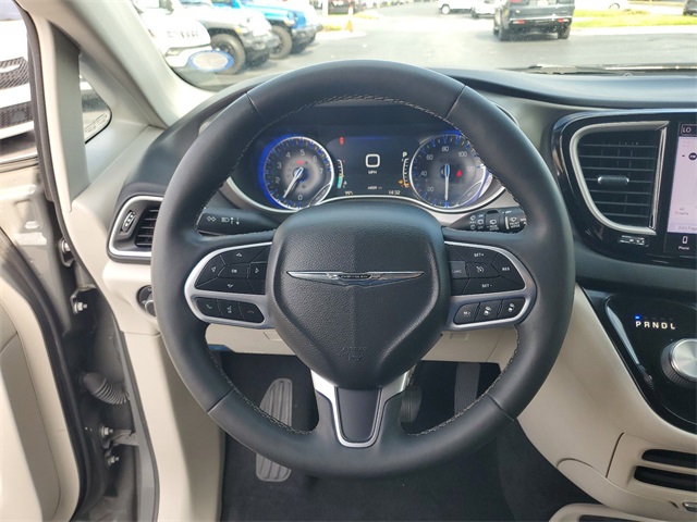 2022 Chrysler Pacifica Touring L 12