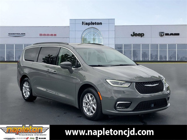 2022 Chrysler Pacifica Touring L 1