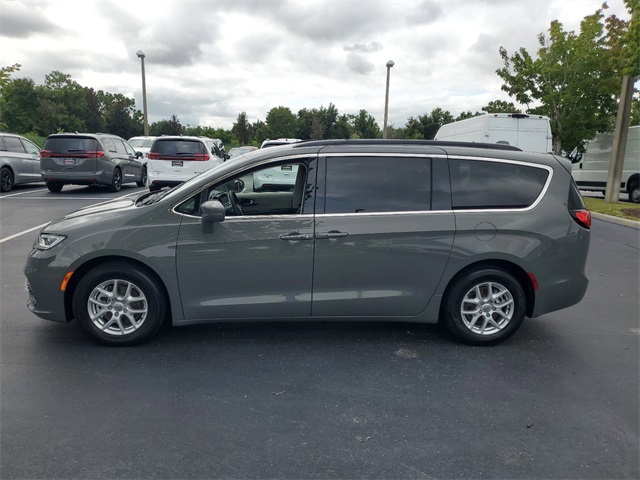 2022 Chrysler Pacifica Touring L 4