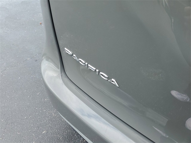 2022 Chrysler Pacifica Touring L 8