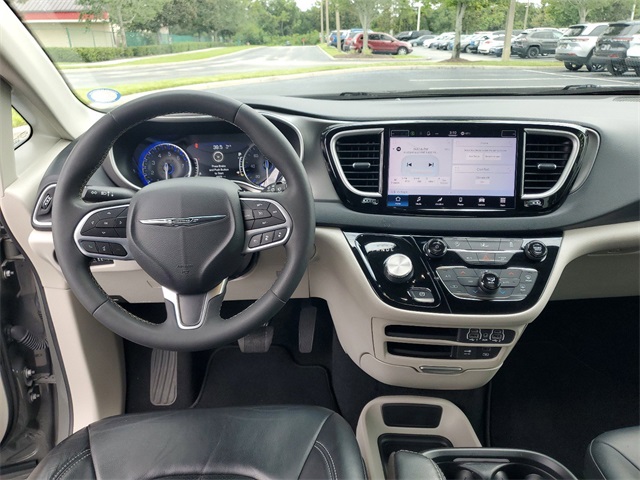 2022 Chrysler Pacifica Touring L 12