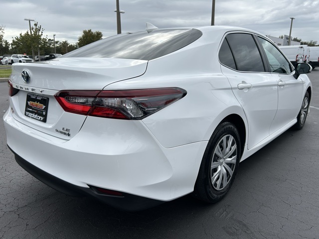 2022 Toyota Camry Hybrid LE 5