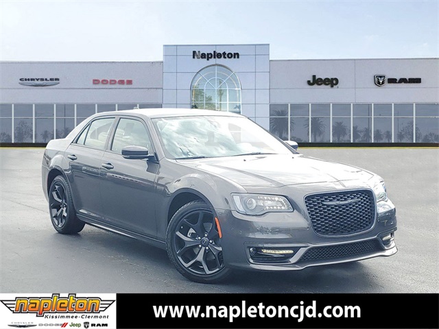 2023 Chrysler 300 Touring 1