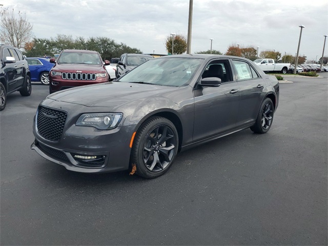 2023 Chrysler 300 Touring 3