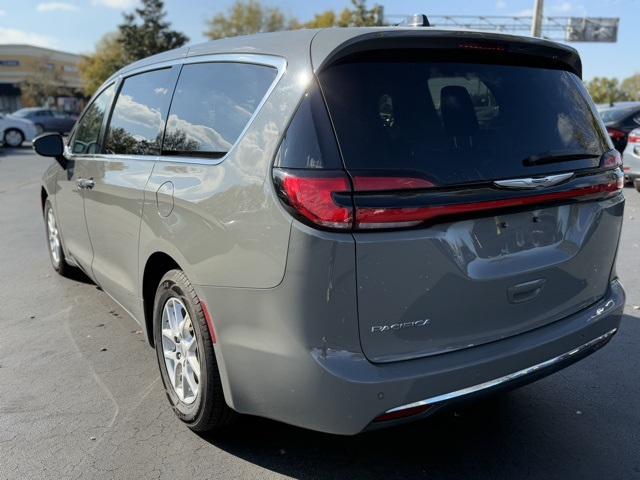 2023 Chrysler Pacifica Touring L 5