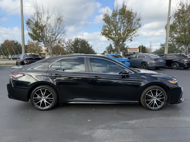 2023 Toyota Camry SE 3