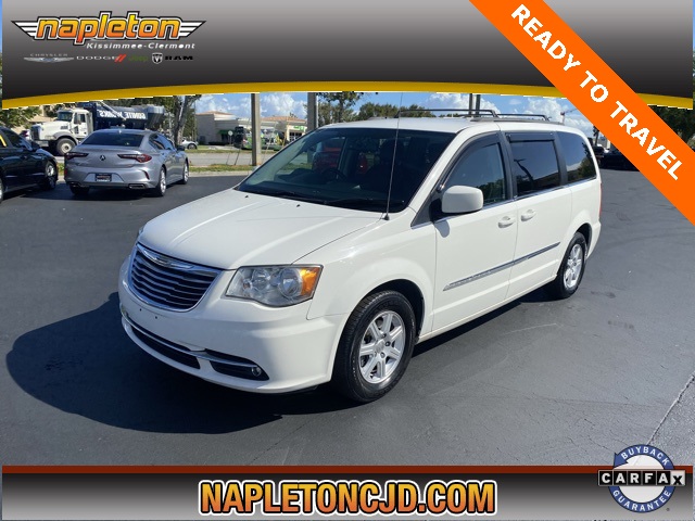 2013 Chrysler Town & Country Touring 1