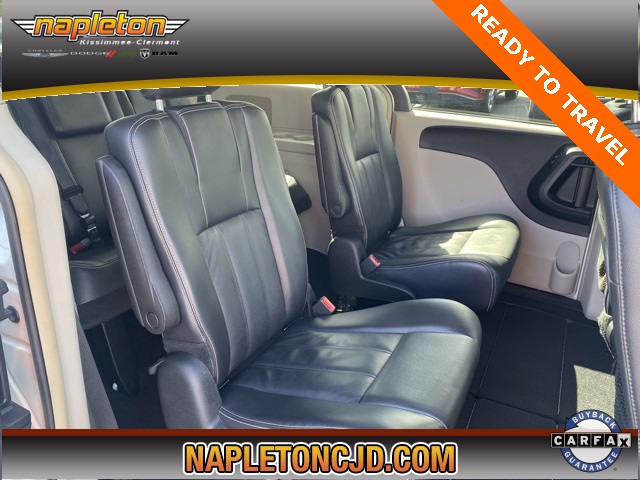 2013 Chrysler Town & Country Touring 13