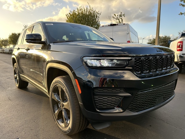 2024 Jeep Grand Cherokee Altitude 3