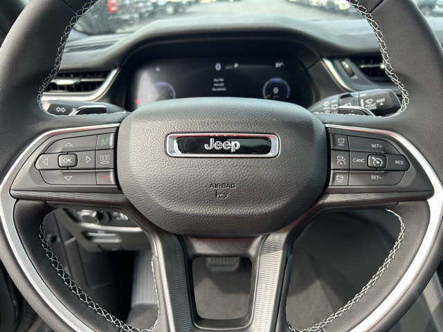 2024 Jeep Grand Cherokee L Laredo 11