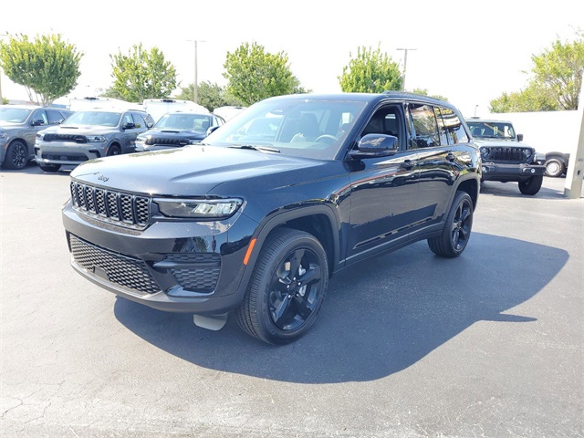 2024 Jeep Grand Cherokee Altitude 3