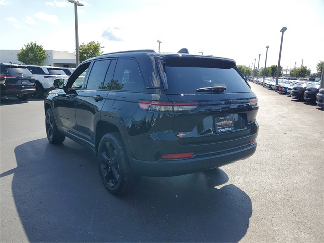 2024 Jeep Grand Cherokee Altitude 17