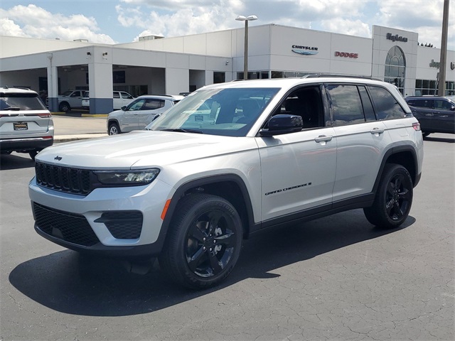 2024 Jeep Grand Cherokee Altitude 3