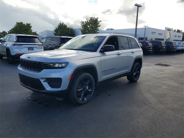 2024 Jeep Grand Cherokee Altitude 3