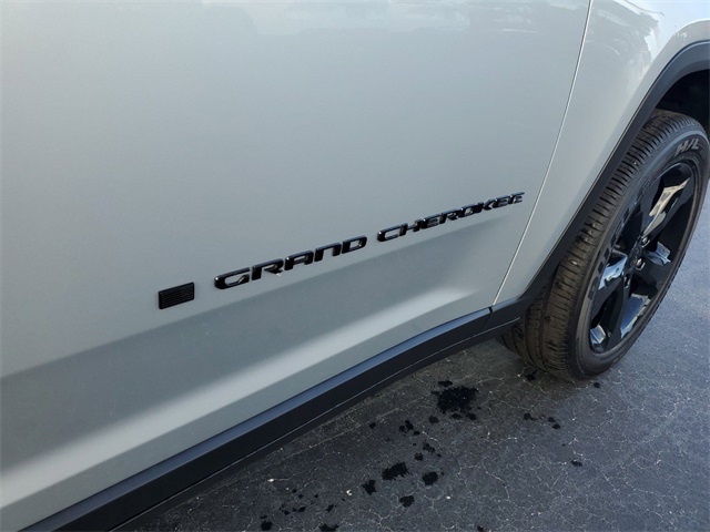 2024 Jeep Grand Cherokee Altitude 8