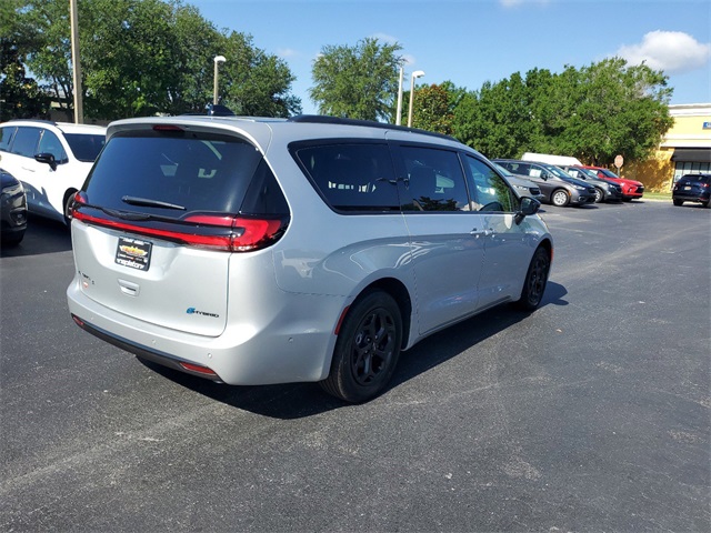 2024 Chrysler Pacifica Hybrid Select 18