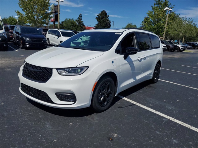 2024 Chrysler Pacifica Hybrid Select 3