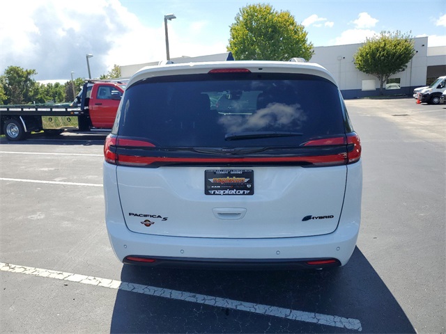 2024 Chrysler Pacifica Hybrid Select 18