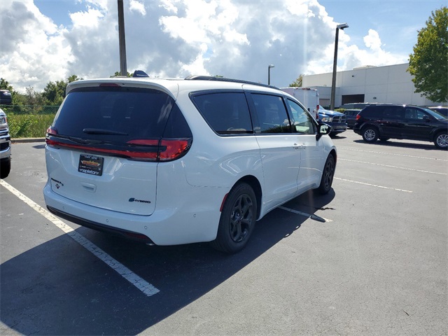 2024 Chrysler Pacifica Hybrid Select 19