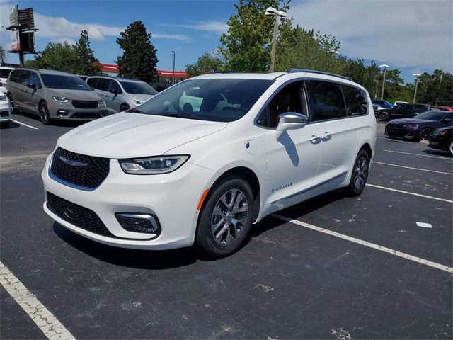 2024 Chrysler Pacifica Hybrid Pinnacle 3