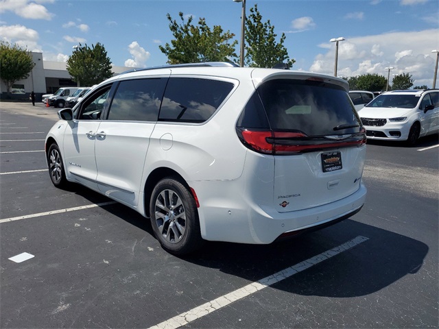 2024 Chrysler Pacifica Hybrid Pinnacle 18